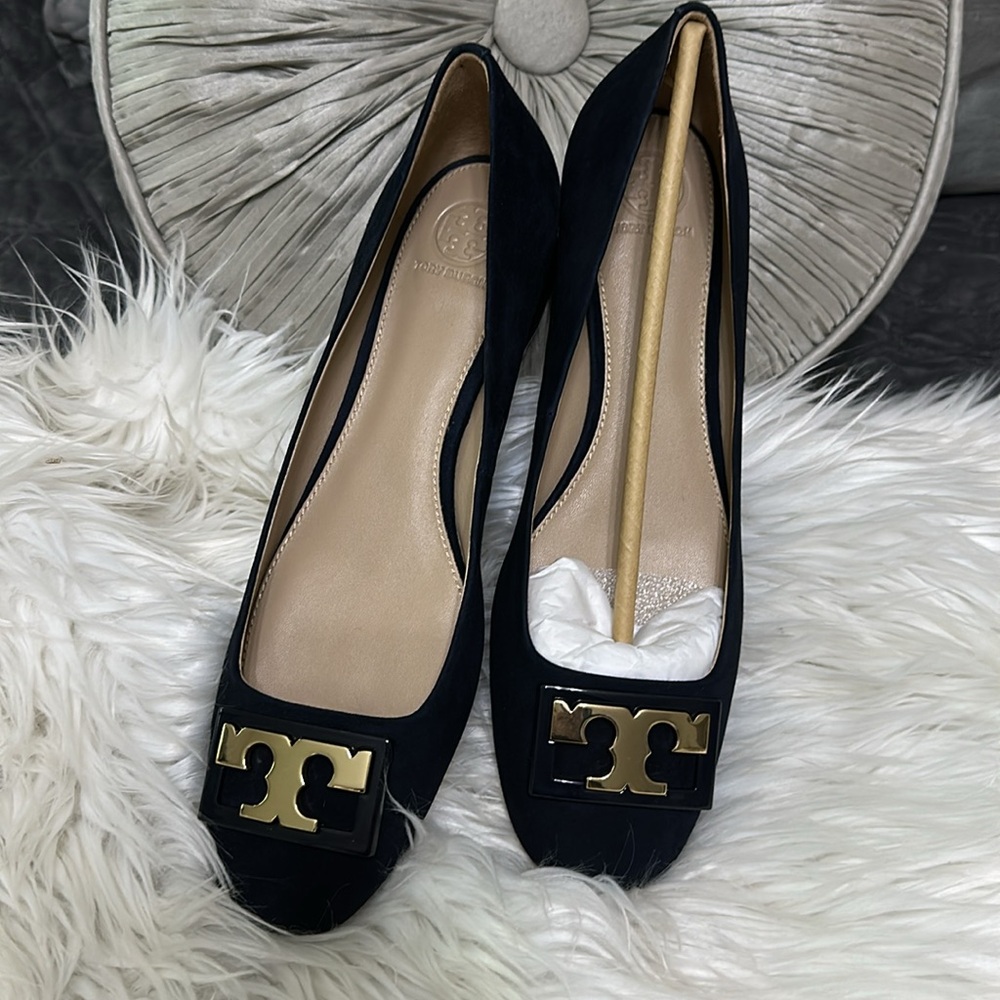 Tory Burch Black Navy Suede Pump - Picture 4 of 10